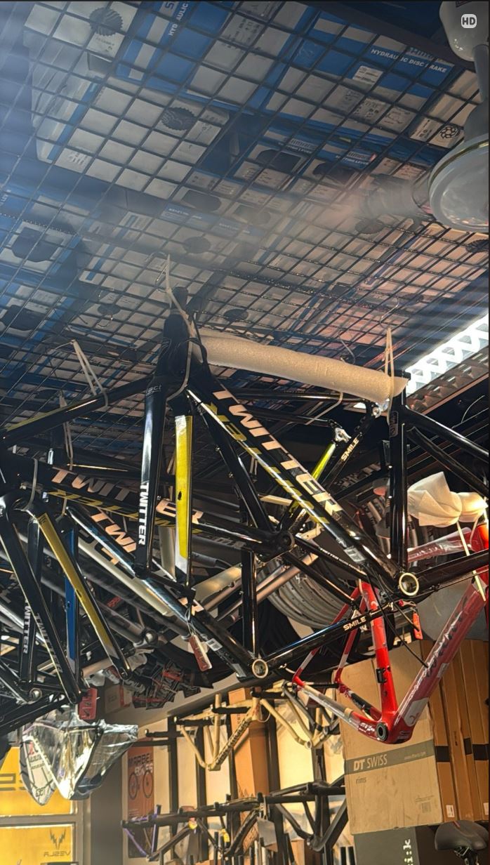 TWITTER SMILE FRAME WITH CARBON FORK