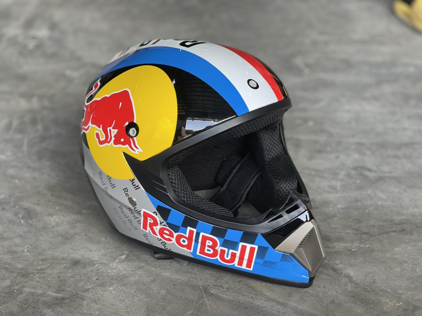 IBS Helmet - Redbull